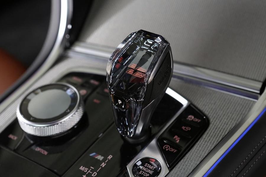 Детали интерьера BMW M850i xDrive (G15) 2019 года  (JP) (фото 15 из 18)